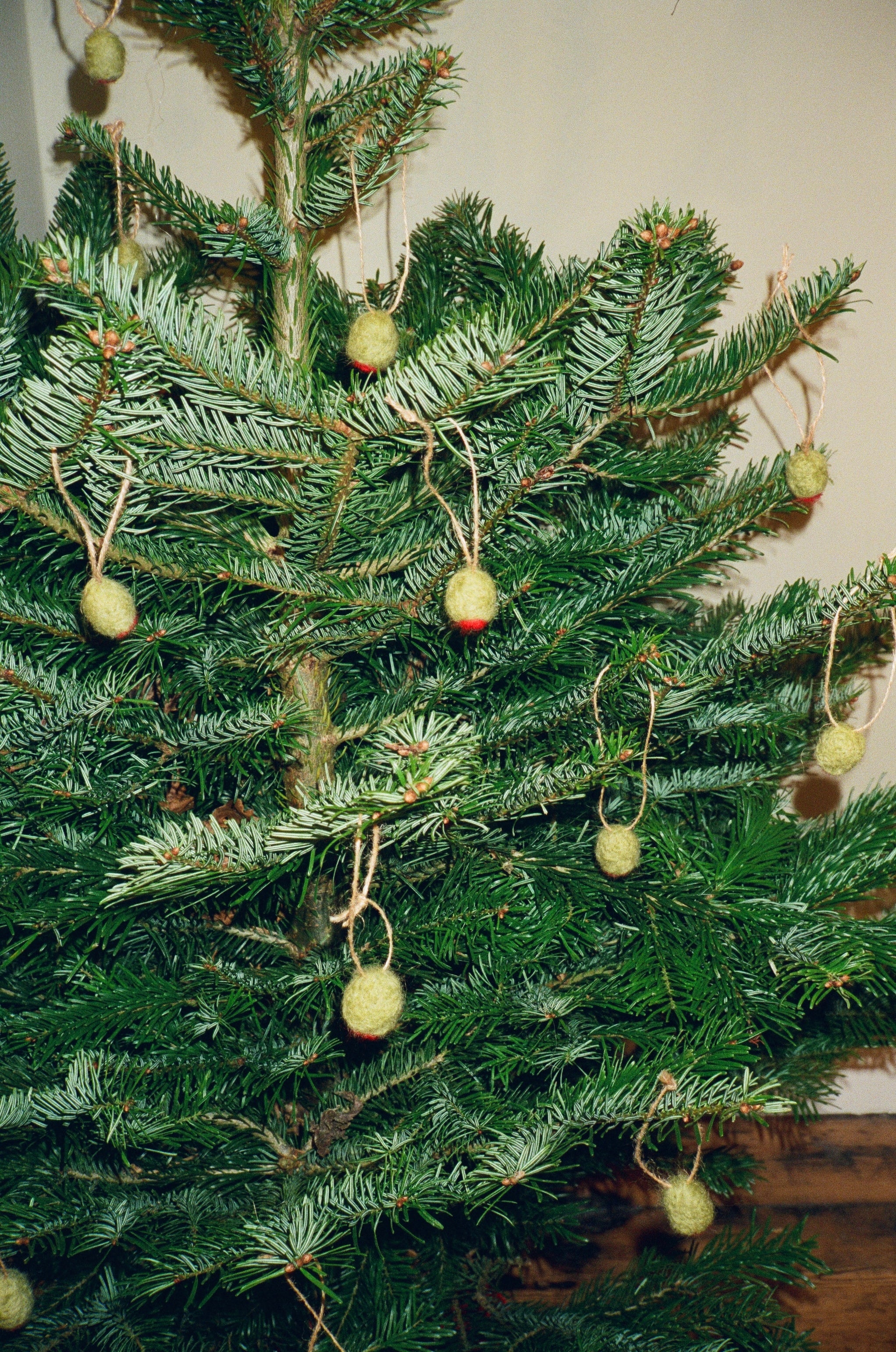 Natural Wool Olive Baubles