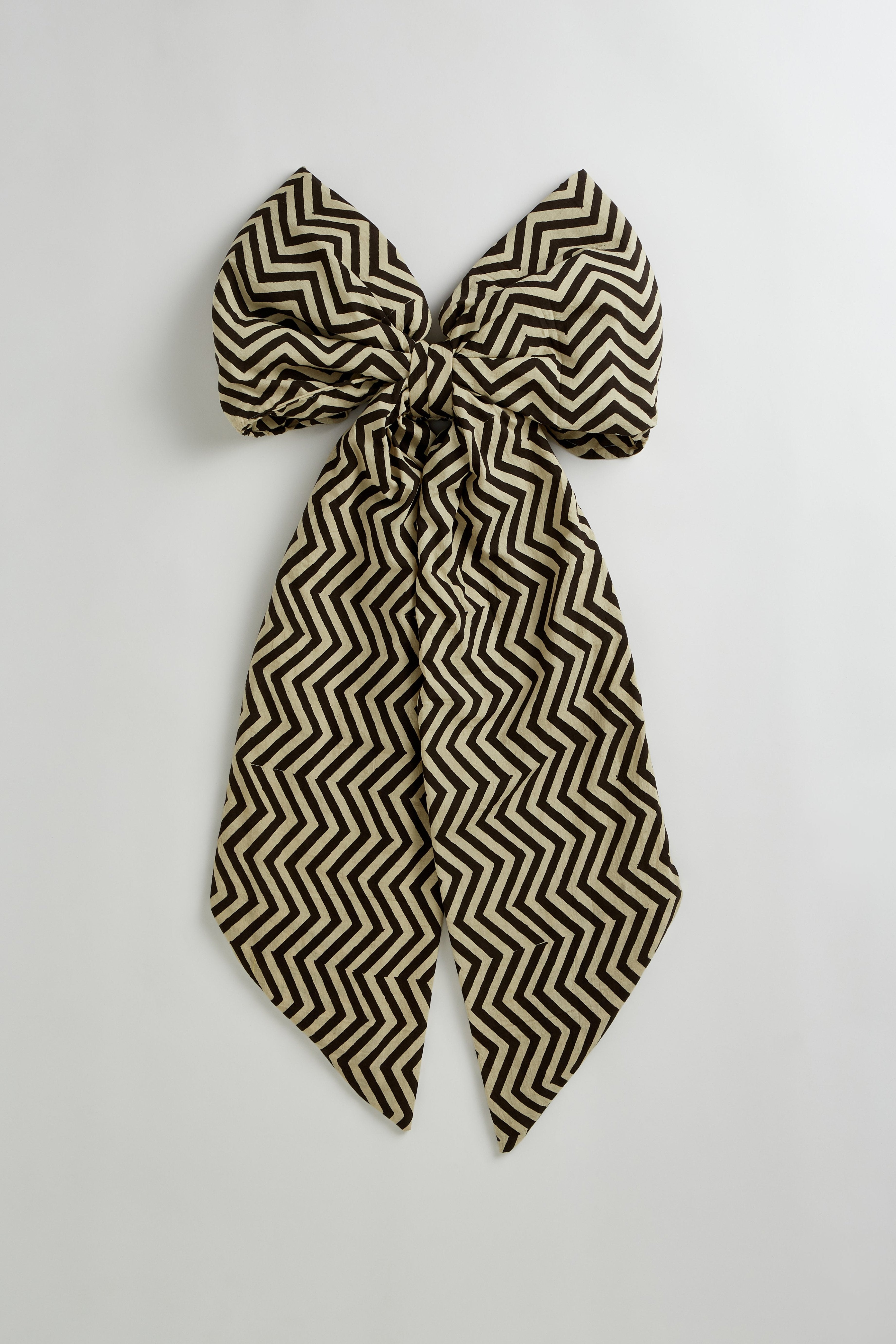 Oversized Black & Cream Zig Zag Bow