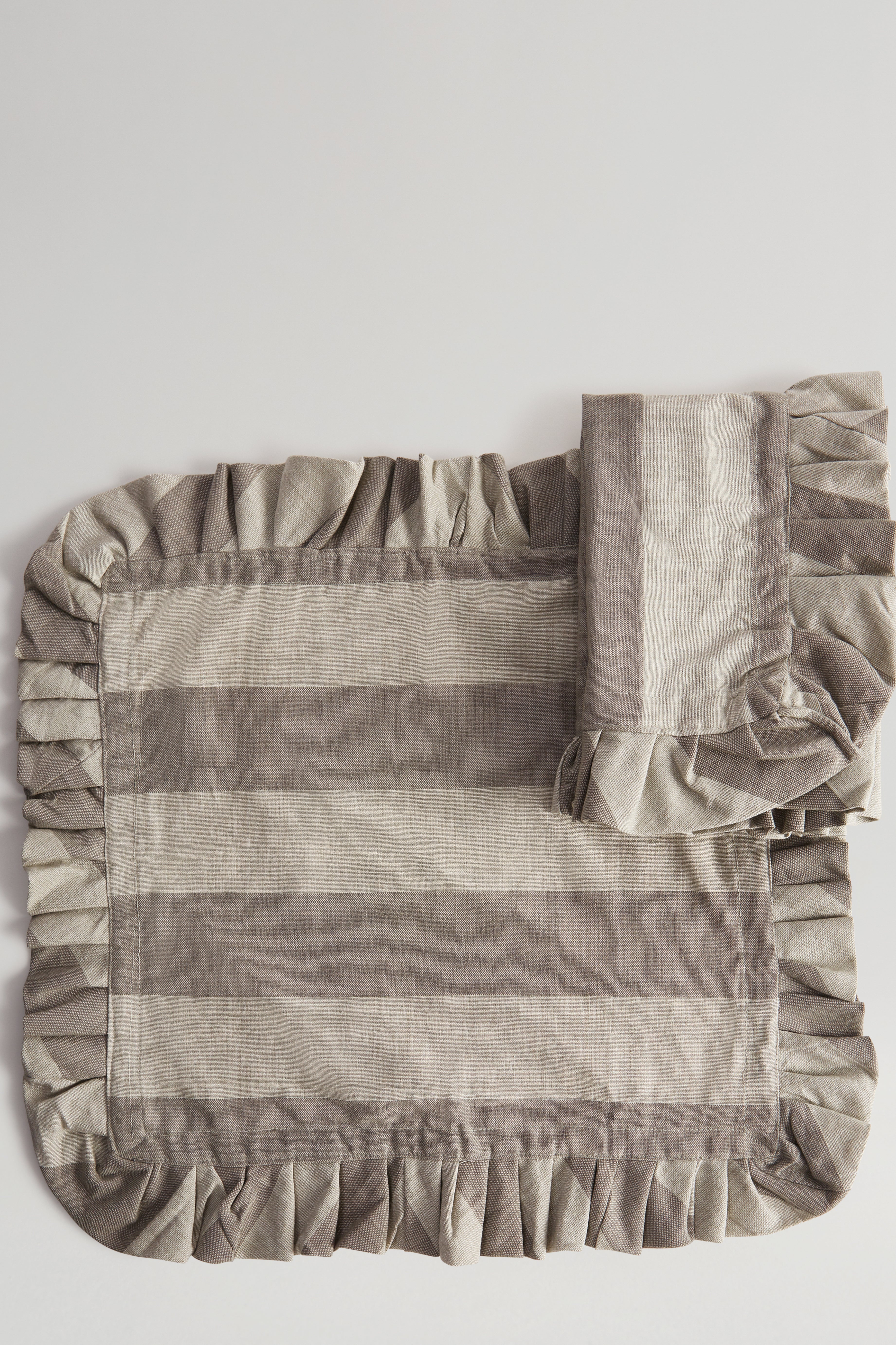 Large Stripe & Ruffle Grey Tablemats