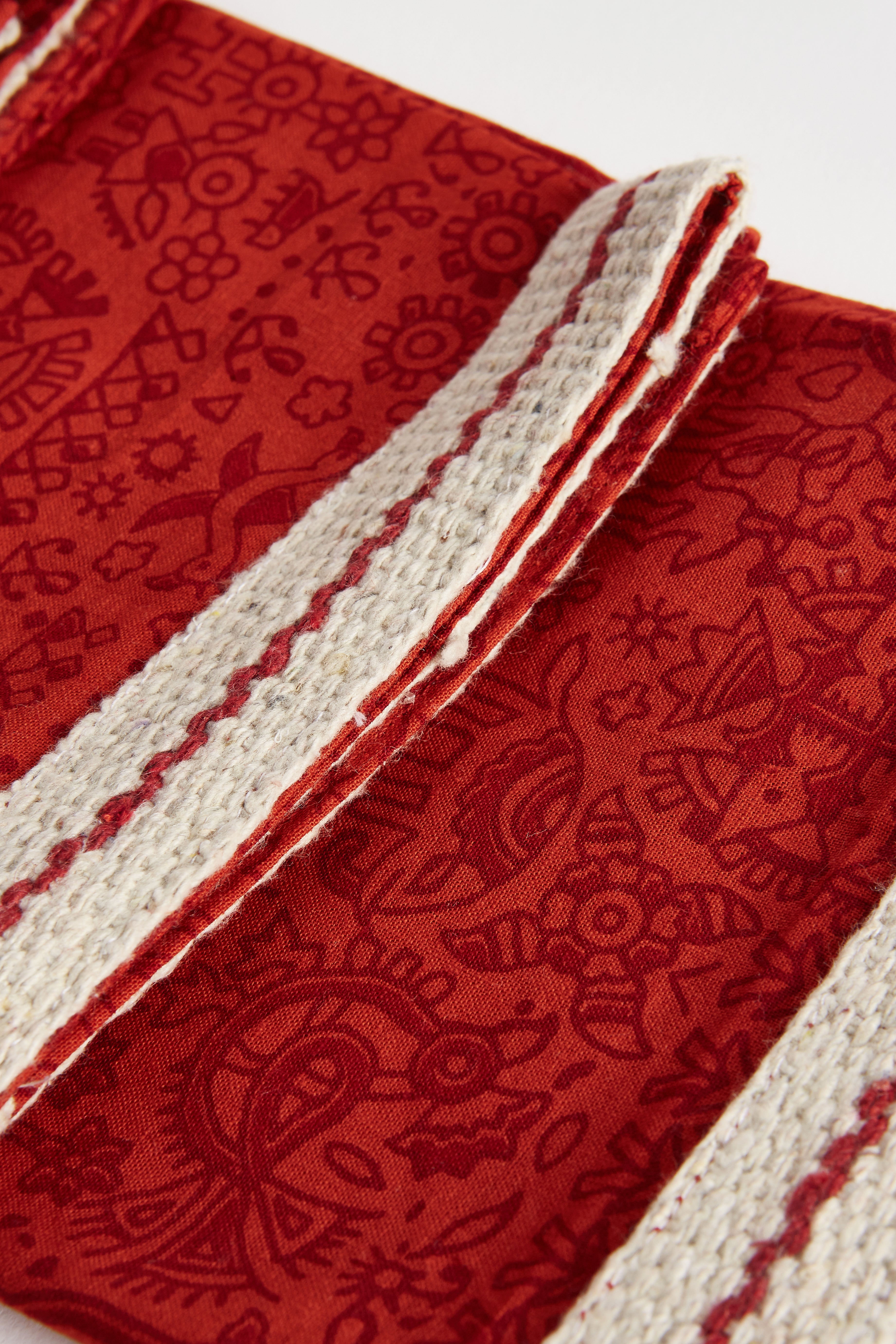 Wavy Piping Detail Napkins